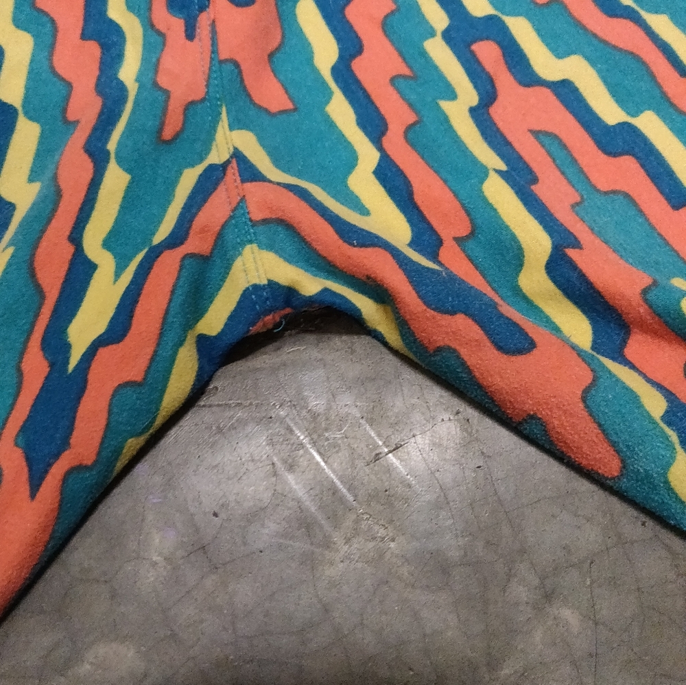 LuLaRoe TC Leggings Funky Geometric Print - Picture 3 of 3